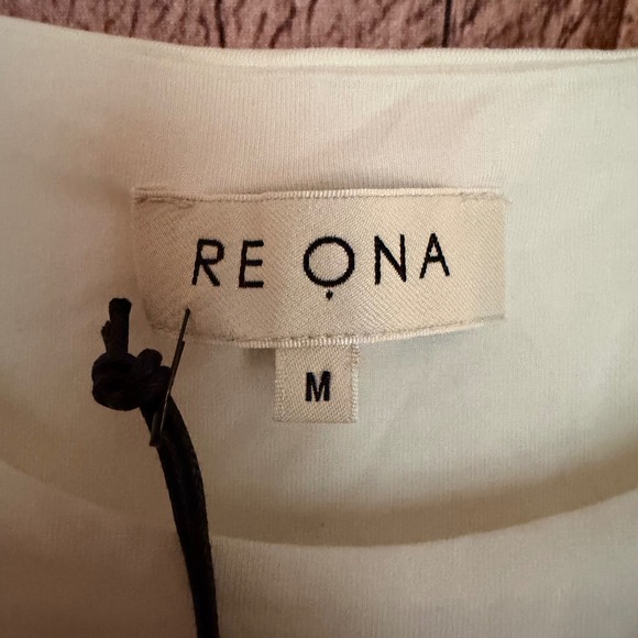 RE ONA T-Shirt Signature Crewneck Tee White Minimalist Essential Top Medium NWT - Picture 4 of 4